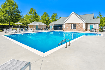 Invigorating swimming pool